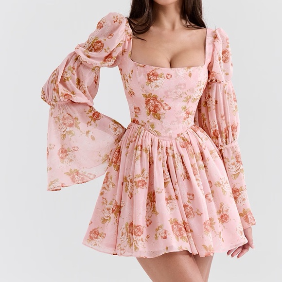 House of CB Dresses & Skirts - House of CB Sancia English Vintage Rose Print Puff Sleeve Mini Dress